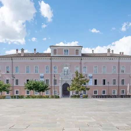 شقة Teodora Pink رافيننا