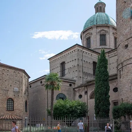 Teodora Pink * رافيننا