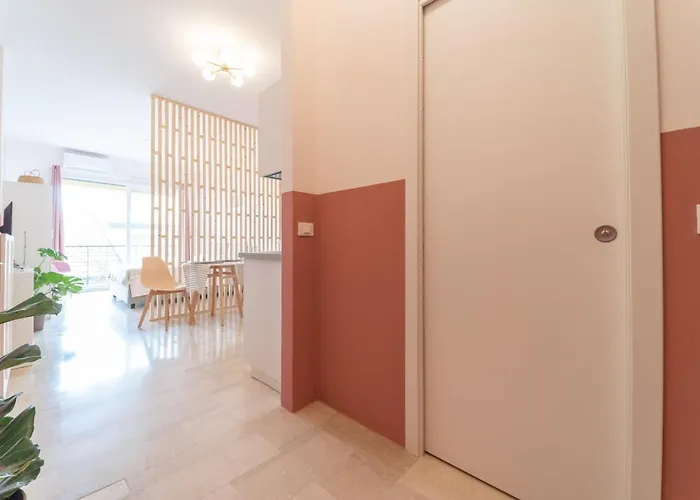 Teodora Pink 아파트